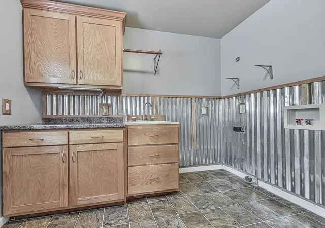 Photo 3 of Sale Pending at 424 Shamrock Dr, Dalton, GA 30721 | MLS# 7751098 | Listing updated on 2026-08-31