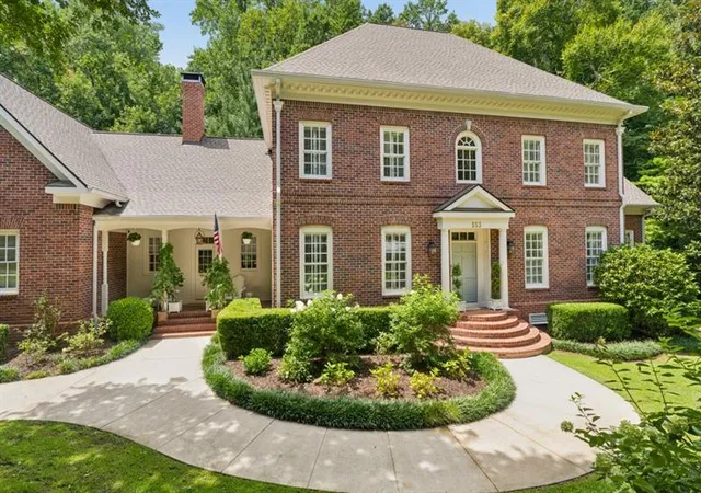 Photo 3 of Single family home for sale at 553 Bryn Mawr Ln Nw, Atlanta, GA 30327 | MLS# 7829004 | Listing updated on 2026-09-01