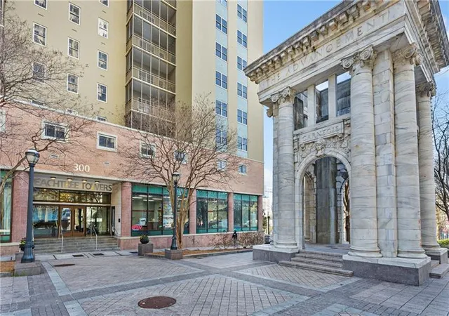 2nd image of 300 W Peachtree St Ne, Atlanta, GA 30308