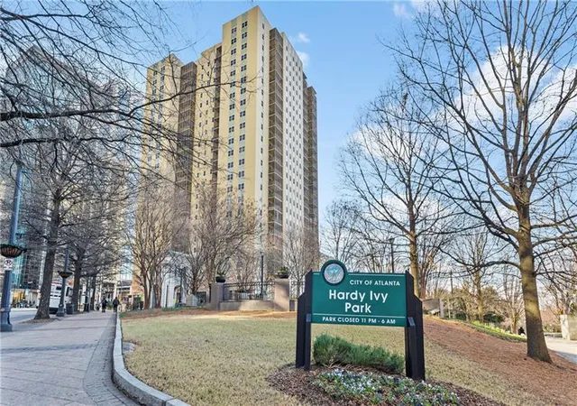 27th image of 300 W Peachtree St Ne #3M, Atlanta, GA 30308 | MLS# 7808196