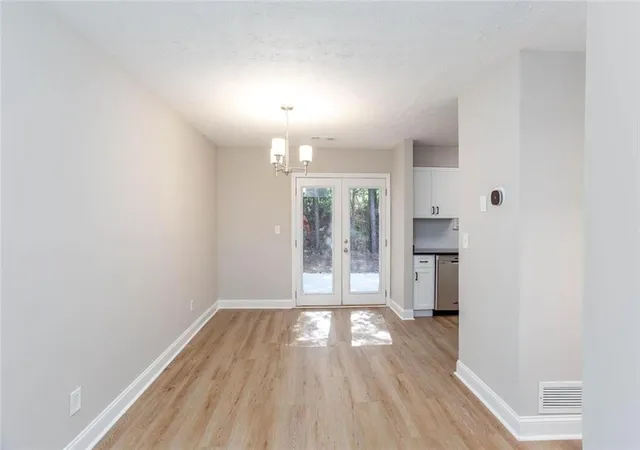 Photo 4 of Townhouse for sale at 2933 Lexington Tr Dr SE, Smyrna, GA 30080 | MLS# 7774388 | Listing updated on 2026-08-29
