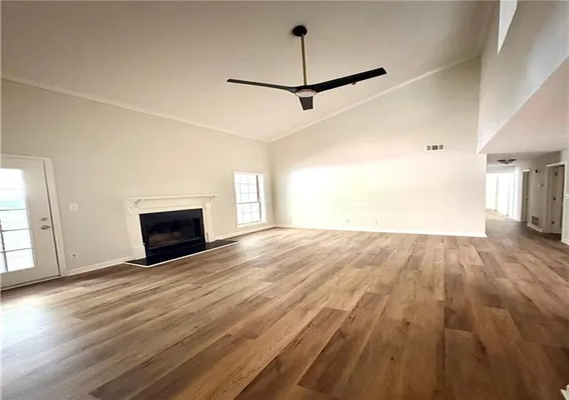 Listing Photo 5 - Condo for sale in building located at 4080 Riverlook Pkwy, Marietta, GA 30067 - Unit #205