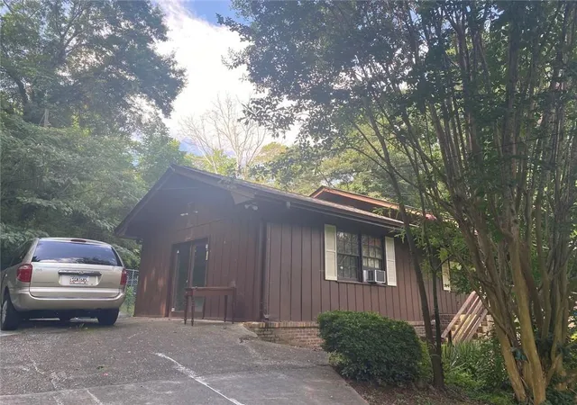 2nd image of 3739 Chateauguay Dr, Decatur, GA 30034 | MLS# 7799002
