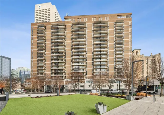 2nd image of 620 Peachtree St Ne #706, Atlanta, GA 30308 | MLS# 7815833