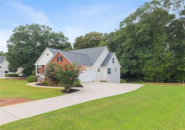 Photo 3 of Sale Pending at 316 Mckibben Dr, Locust Grove, GA 30248 | MLS# 7815641 | Listing updated on 2026-09-28