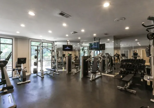 Listing Photo 2 - Condo for sale in building located at 1209 River Grn Dr NW, Atlanta, GA 30327 - Unit #