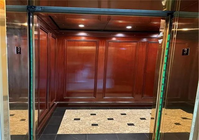 Listing Photo 3 - Condo for sale in building located at 77 Peachtree Pl, Atlanta, GA 30309 - Unit #304