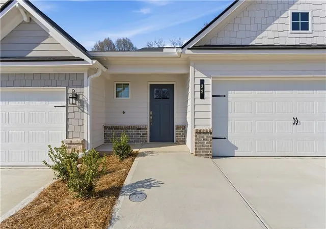 Photo 2 of Townhouse for sale at 32 Silver Leaf Ln #4, Dawsonville, GA 30534 | MLS# 7730110 | Listing updated on 2026-08-30