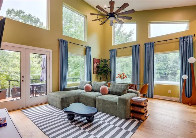 3rd image of 1996 Phillips Dr Se, Atlanta, GA 30315 | MLS# 7798148
