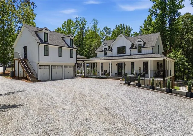Photo 2 of Sale Pending at 420 Thompson Creek Park Rd, Dawsonville, GA 30534 | MLS# 7828939 | Listing updated on 2026-10-07