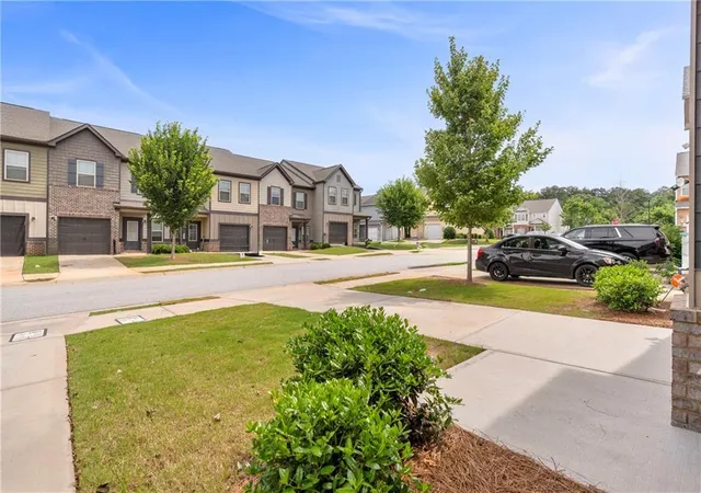 Photo 4 of Townhouse for sale at 7106 Chara Ln SW, Atlanta, GA 30331 | MLS# 7787230 | Listing updated on 2026-10-29