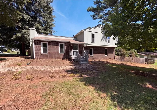 Photo 2 of Sale Pending at 962 Doeskin Dr Nw, Conyers, GA 30012 | MLS# 7829635 | Listing updated on 2026-10-07