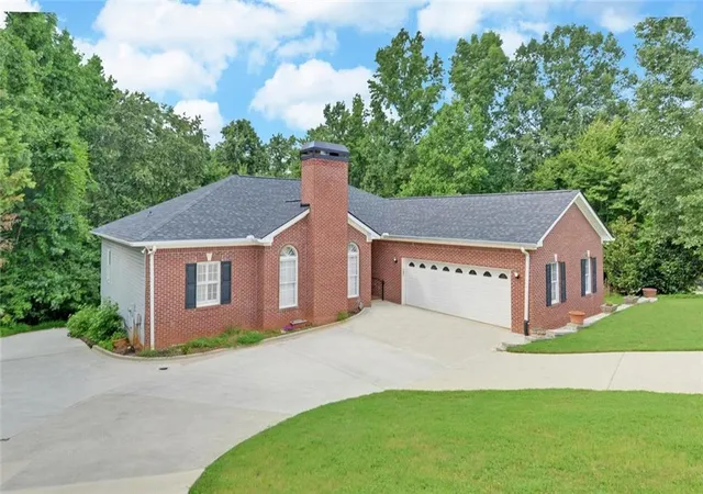 Photo 2 of Single family home for sale at 4151 Summit Chse, Gainesville, GA 30506 | MLS# 7807640 | Listing updated on 2026-08-24
