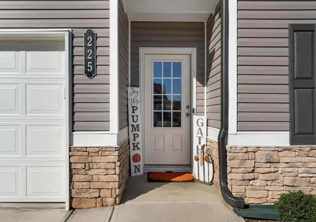3rd image of 225 Sycamore Dr, Calhoun, GA 30701 | MLS# 7672327