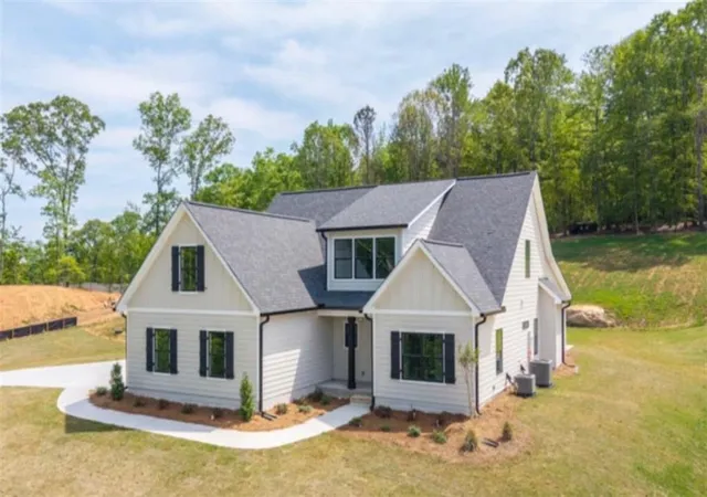 Photo 1 of Single family home for sale at 165 W Lake Blvd, Carrollton, GA 30116 | MLS# 7758190 | Listing updated on 2026-10-23