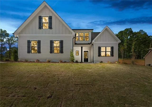 Photo 2 of Single family home for sale at 165 W Lake Blvd, Carrollton, GA 30116 | MLS# 7758190 | Listing updated on 2026-10-23