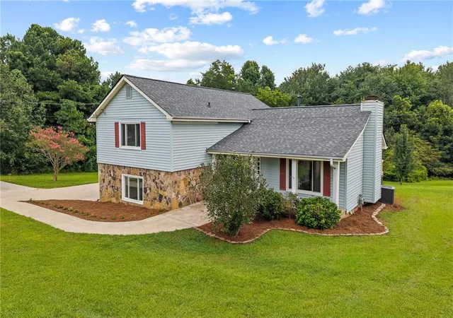 Photo 2 of Single family home for sale at 3408 Hamilton Ml Rd, Buford, GA 30519 | MLS# 7820381 | Listing updated on 2026-09-19