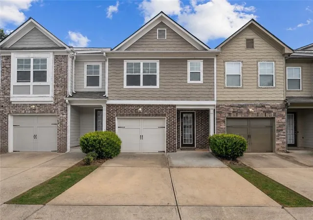 Photo 2 of Townhouse for sale at 2715 Avanti Wy, Decatur, GA 30035 | MLS# 7829661 | Listing updated on 2026-09-20