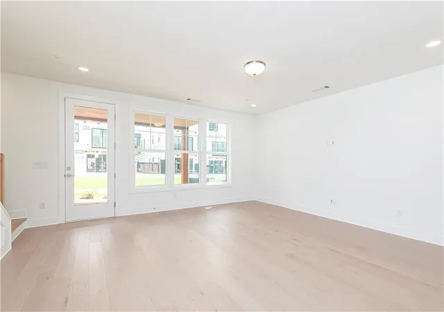 Photo 4 of Townhouse for sale at 2054 Lanier Grv, Alpharetta, GA 30009 | MLS# 7772069 | Listing updated on 2026-09-16