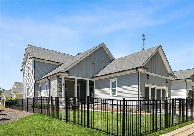 Photo 4 of Single family home for sale at 1025 Crossroad Trl, Alpharetta, GA 30004 | MLS# 7781668 | Listing updated on 2026-08-31