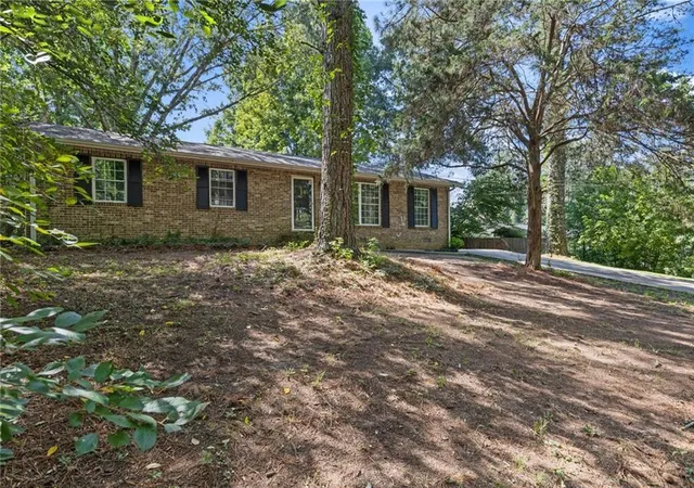Photo 3 of Single family home for sale at 594 Kingston Ln, Conyers, GA 30012 | MLS# 7790928 | Listing updated on 2026-08-11