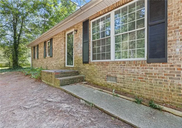 Photo 3 of Single family home for sale at 594 Kingston Ln, Conyers, GA 30012 | MLS# 7790928 | Listing updated on 2026-10-08