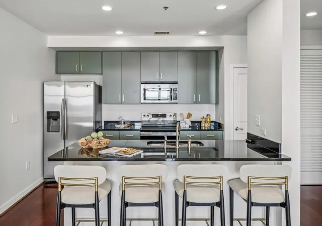 2nd image of 565 Peachtree St Ne, Atlanta, GA 30308