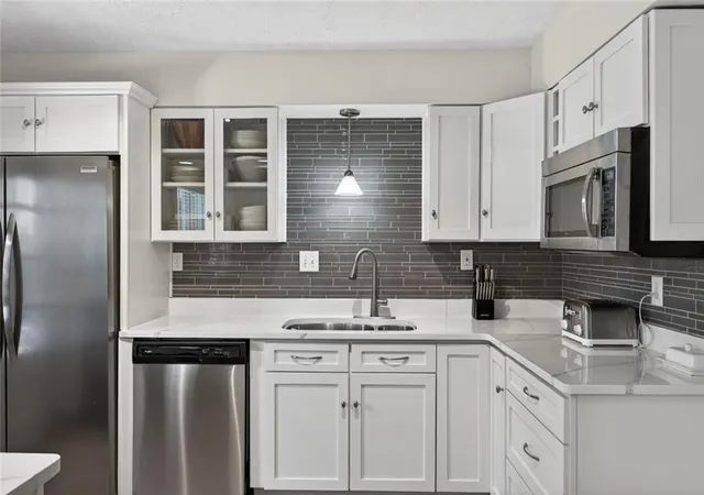 2nd image of 9 Scotland Pl Nw, Atlanta, GA 30318 | MLS# 7752095