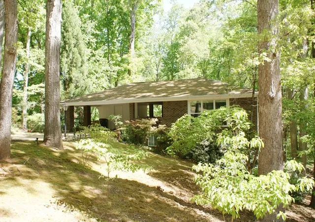 Photo 3 of Sale Pending at 1146 Lakeshore Dr, Gainesville, GA 30501 | MLS# 7728531 | Listing updated on 2026-08-18