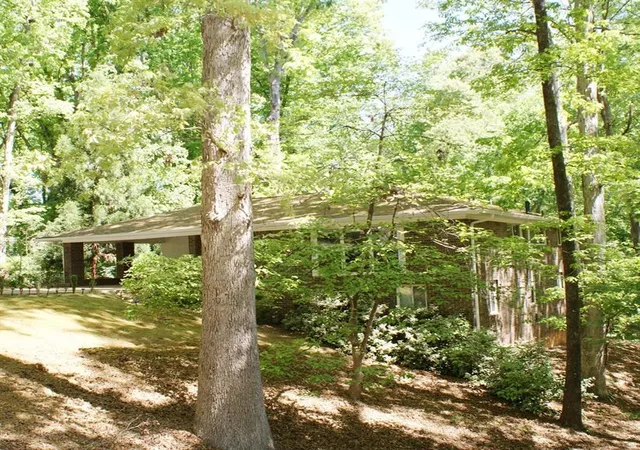 Photo 3 of Sale Pending at 1146 Lakeshore Dr, Gainesville, GA 30501 | MLS# 7728531 | Listing updated on 2026-08-18