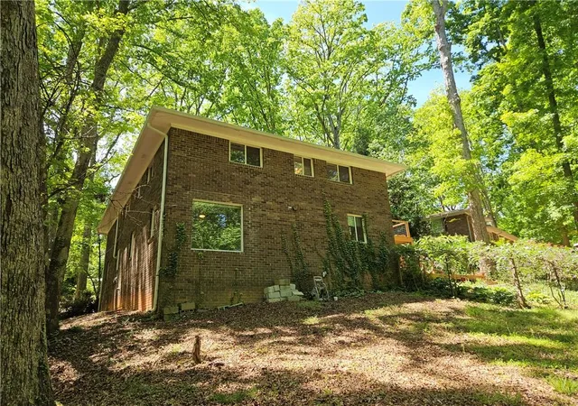 Photo 4 of Sale Pending at 1146 Lakeshore Dr, Gainesville, GA 30501 | MLS# 7728531 | Listing updated on 2026-08-18
