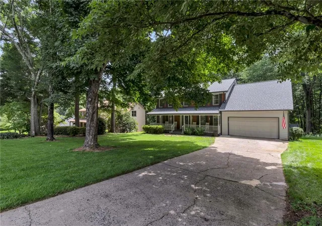 image of 385 Summerfield Dr, Alpharetta, GA 30022 | MLS# 7800044