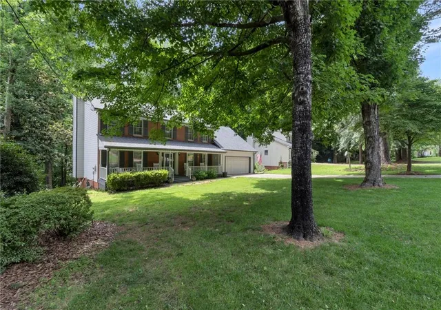 image of 385 Summerfield Dr, Alpharetta, GA 30022 | MLS# 7800044
