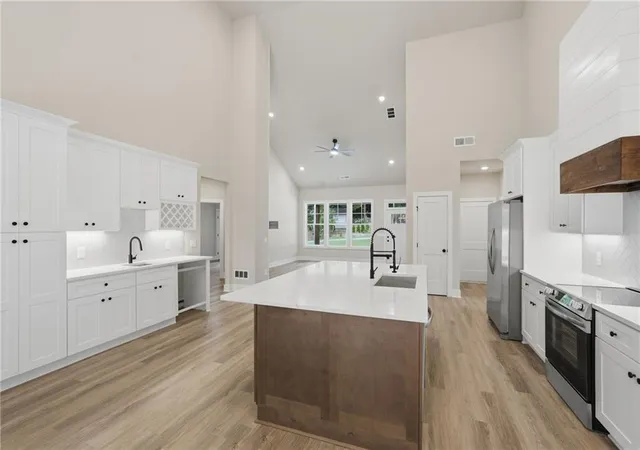 2nd image of 9120 Lisa Cir, Gainesville, GA 30506 | MLS# 7801977