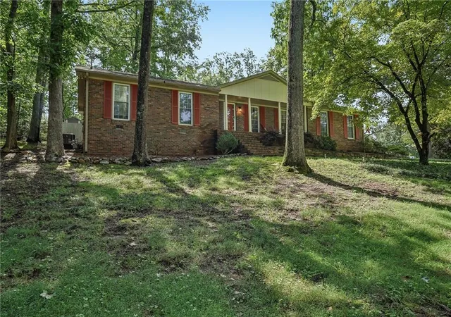 4th image of 1025 Greenwood Acres Dr, Cumming, GA 30040 | MLS# 7819794