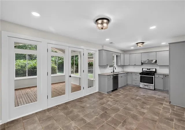 5th image of 707 Cristy Ln, Woodstock, GA 30188 | MLS# 7818827