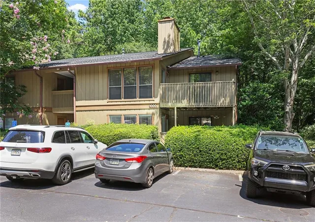 Listing Photo 2 - Condo for sale in building located at 1014 Dunbar Dr, Dunwoody, GA 30338 - Unit #