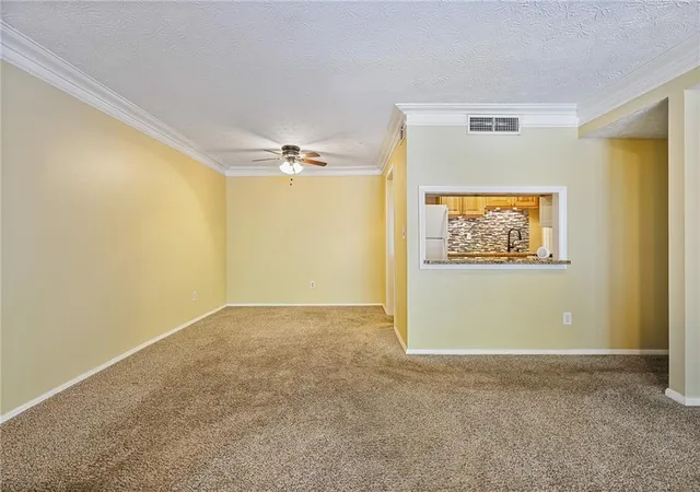 Listing Photo 5 - Condo for sale in building located at 1014 Dunbar Dr, Dunwoody, GA 30338
