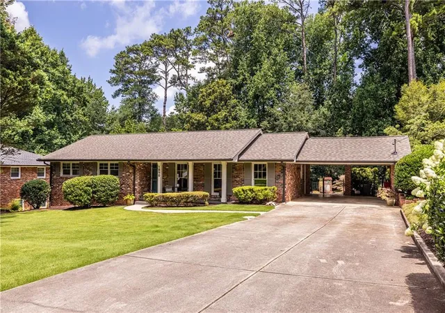 Homes for sale in Decatur, GA | 1890 Silvastone Dr, Decatur, GA 30033 | MLS# 7801163