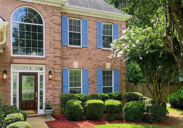 Photo 3 of Sale Pending at 450 Elgaen Ct, Roswell, GA 30075 | MLS# 7821957 | Listing updated on 2026-09-10