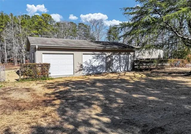 Photo 4 of Single family home for sale at 1891 Hwy 81 E, Mcdonough, GA 30252 | MLS# 7519932 | Listing updated on 2026-02-06