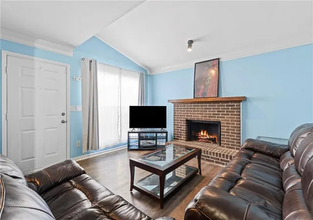 Listing Photo 4 - Condo for sale in building located at 547 Picketts Bend Cir, Marietta, GA 30008