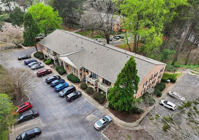 Listing Photo 2 - Condo for sale in building located at 3650 Ashford Dunwoody Rd Ne, Atlanta, GA 30319 - Unit #904