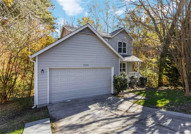 Photo 3 of Single family home for sale at 2725 Wildflower Ln, Snellville, GA 30039 | MLS# 7822719 | Listing updated on 2026-09-09