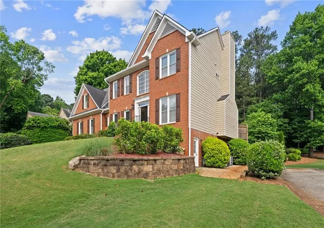 2nd image of 390 Woodbrook Wy, Lawrenceville, GA 30043 | MLS# 7745918