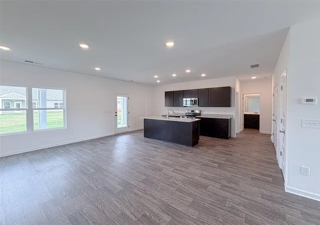 Photo 3 of Sale Pending at 333 Wildflower Cir, Calhoun, GA 30701 | MLS# 7807679 | Listing updated on 2026-08-22