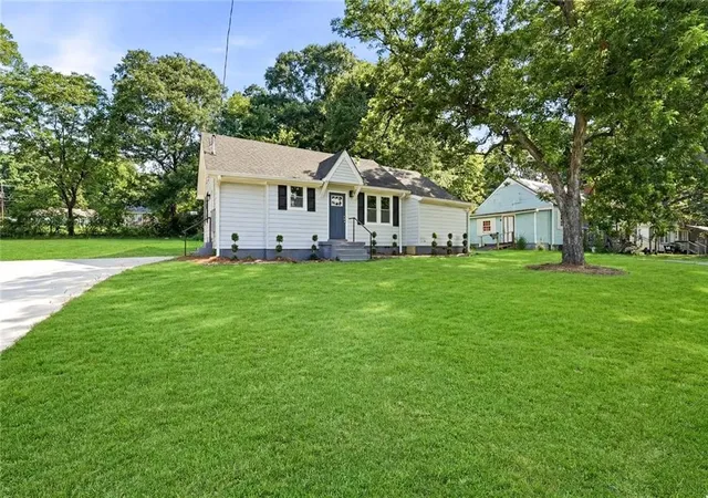 2nd image of 227 Peachtree St, Cedartown, GA 30125 | MLS# 7798238