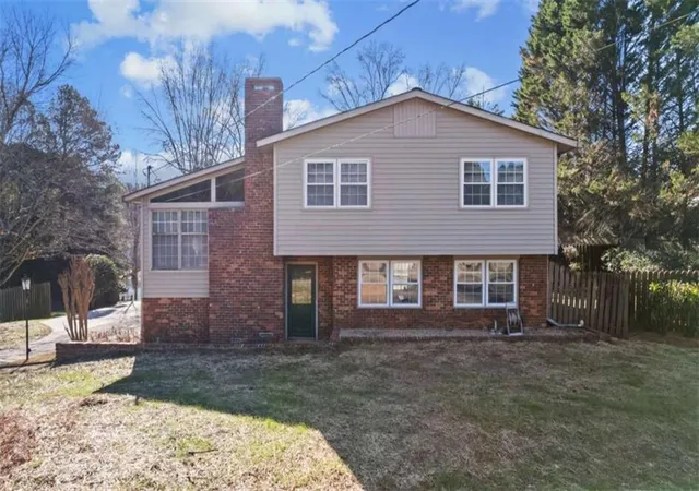 Photo 1 of Single family home for sale at 8 Lakemoore Dr, Rome, GA 30161 | MLS# 7793265 | Listing updated on 2026-07-06