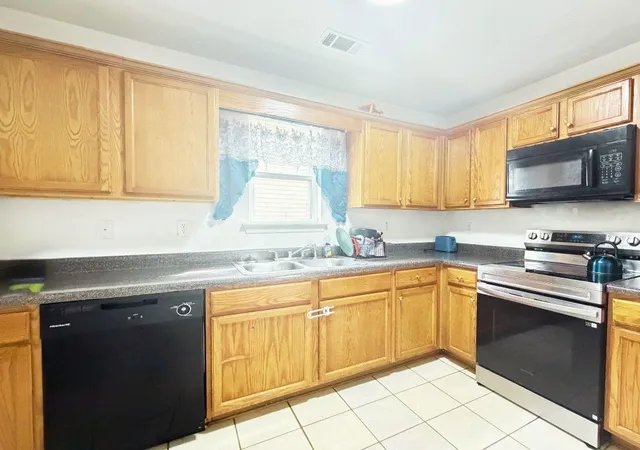 Photo 3 of Single family home for sale at 3830 Alderwoods Dr, Jonesboro, GA 30236 | MLS# 7766296 | Listing updated on 2026-10-06