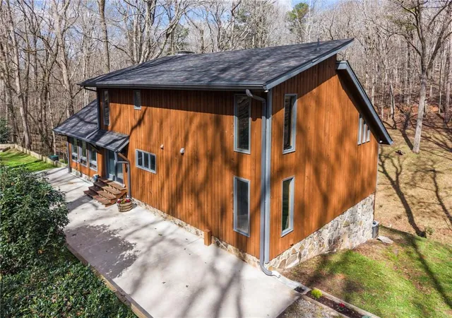 Photo 2 of Sale Pending at 5530 Bourbon Dr, Gainesville, GA 30506 | MLS# 7731671 | Listing updated on 2026-09-02